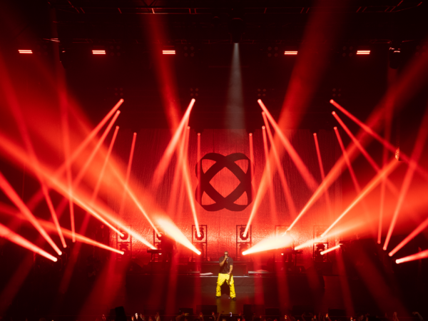 Les Sharpy X Frame de CLAY PAKY au concert de SDM à l’Olympia